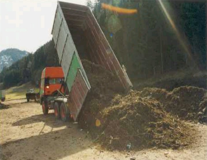 Doručení  předupraveného surového kompostu do  ZK