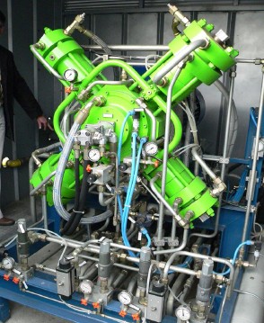Ilustrační foto části laboratorního zařízení pro úpravu bioplynu s využitím metody vysokého tlaku