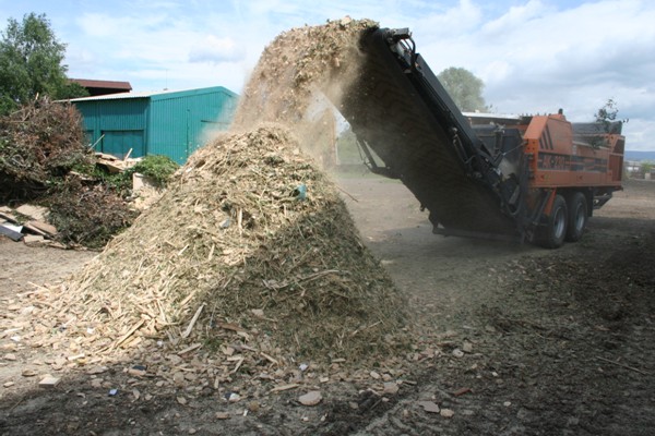 K produkci bioetanolu se bude využívat i méně kvalitní dřevní hmota a komunální odpad