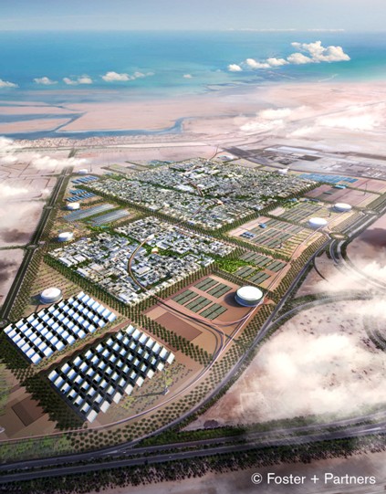 Pohled na město Masdar v poušti Abu Dhabi
